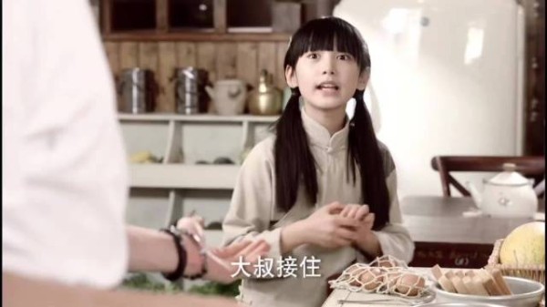 进组前陪爸妈遛弯的大勋被我抓到啦！