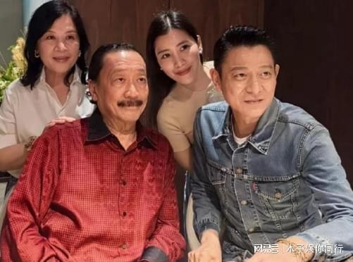 刘德华一家三口回娘家，没豪车没保镖，却藏着最贵的豪门范儿