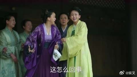 小秦氏的儿子也被官兵捉走了，小秦氏非常惊慌失措