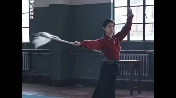 刘浩存北舞功底加持亲自完成高难度身段戏份