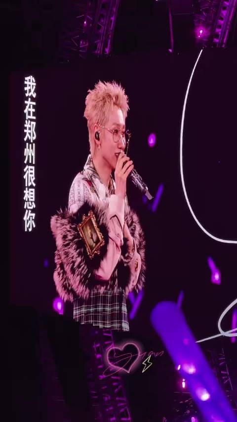 谁懂啊！汪苏泷唱着唱着突然歌词变成了我在郑州很想你，就这样改词就这样宠