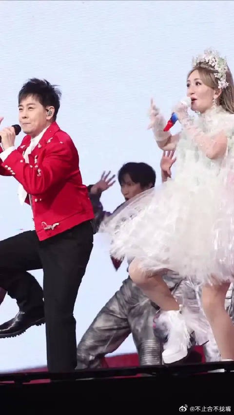 谢娜成都演唱会惊喜嘉宾林志颖《不是每个恋曲都有美好回忆》