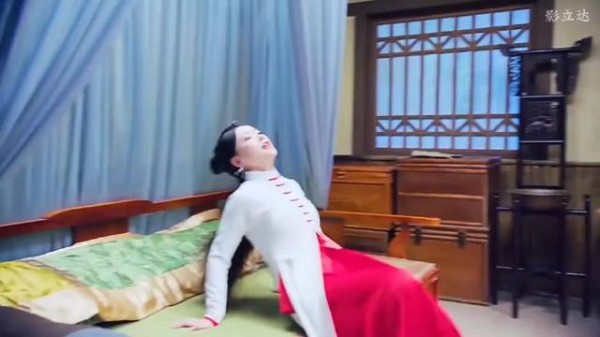 韦小宝胆子真大，当众直接调戏起了教主夫人，不料夫人晚上直接找上门！