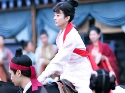 不论性别为何，直面挑战、迎难而上，便是最耀眼的光芒知否知否应是绿肥红瘦