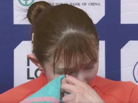 早田希娜这是被打哭了哈哈哈这次美和没有哭她三局哭了哈哈哈哈