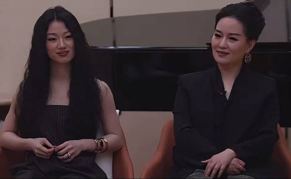 单依纯接话吴彤谨言慎行默契互动