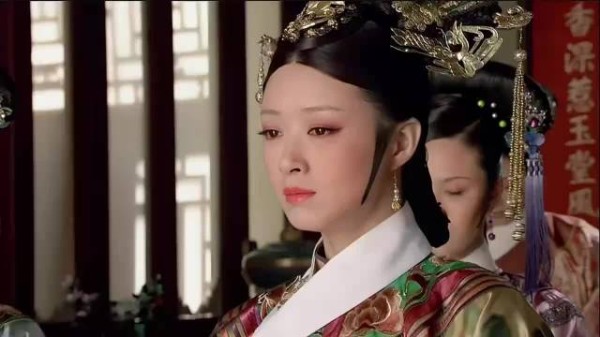华妃再跋扈也很尊敬苏公公，苏公公也从未对她落井下石.