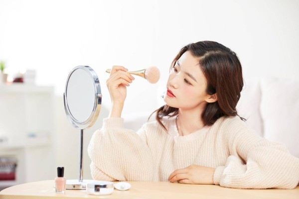 让男人着迷的女人，往往都有这个共同点，从不死缠烂打