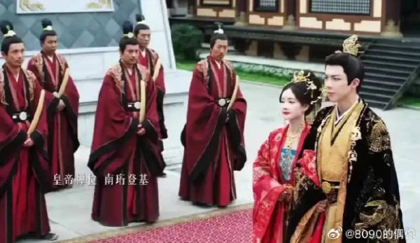 七皇子登基,全员觉醒,赋予每个纸片人的生命