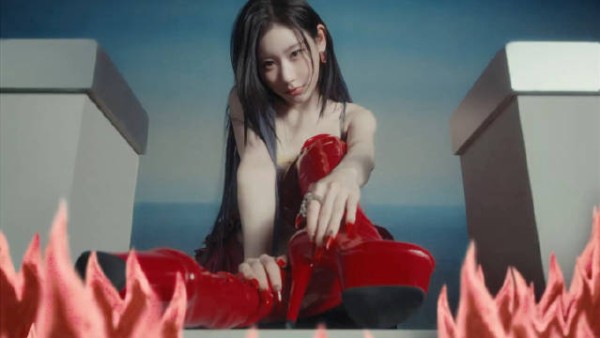 ITZY李彩领新专Motto预告2发布，5月18日公开