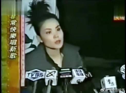 王菲1997年后台采访，初为人母的她，快乐溢于言表
