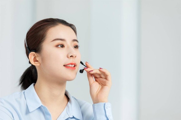 一个已婚女人给你这三个感觉，就是爱上你了，别靠太近