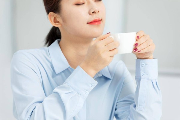 男女之间越过了这三条红线，就不再是朋友，早已默认情人关系