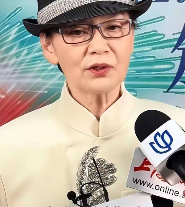 影后13座奖杯换不回一个家？68岁潘虹含泪忏悔：我宁愿不要这些