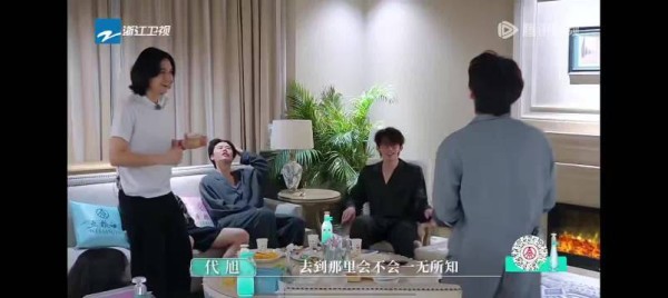 代旭看到别人cue自己的梗就这样秒跟红底鞋改拖鞋