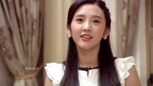 她以前长发的样子太惊艳了，不管是甜美风还是野性风，唐艺昕都能完美驾驭