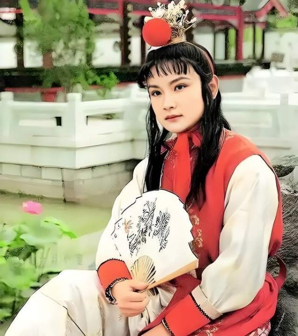 为什么说一模一样的甄宝玉贾宝玉,藏着曹雪芹一生最大的秘密?