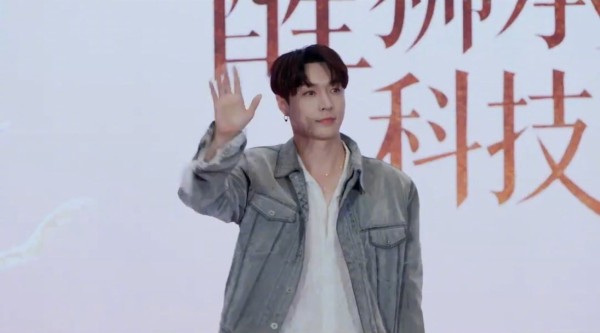 张艺兴直播秀粤语打醒狮鼓，呼吁文化自信