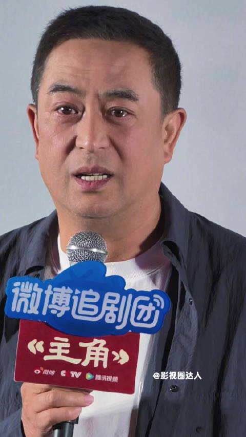 哈哈哈看张嘉益眼神，比耶，饭撒，你们别让上岁数的这样营业了哈哈！