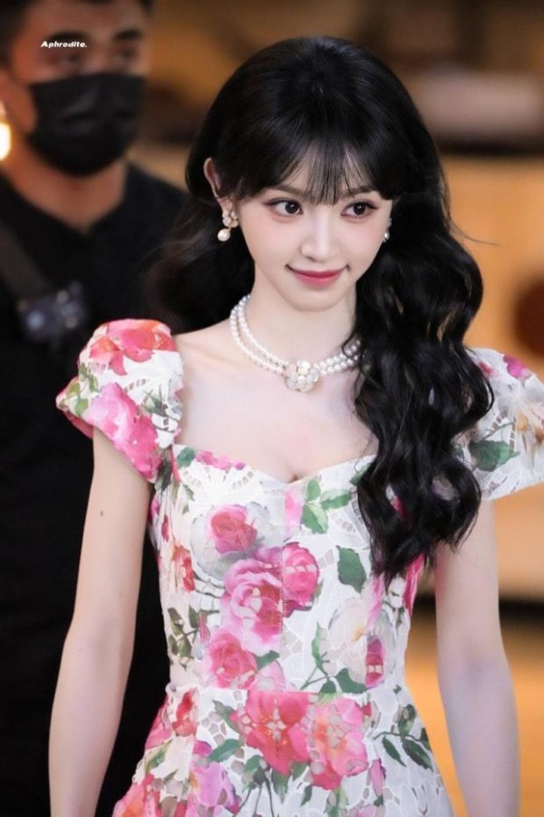 田曦薇甜美可爱。