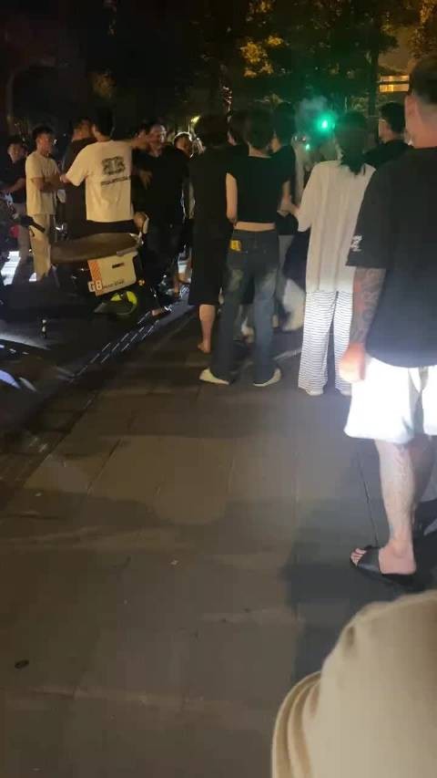都别拉着会怎样?还有,脱衣服起到什么作用?有龙的人都怕热吗?