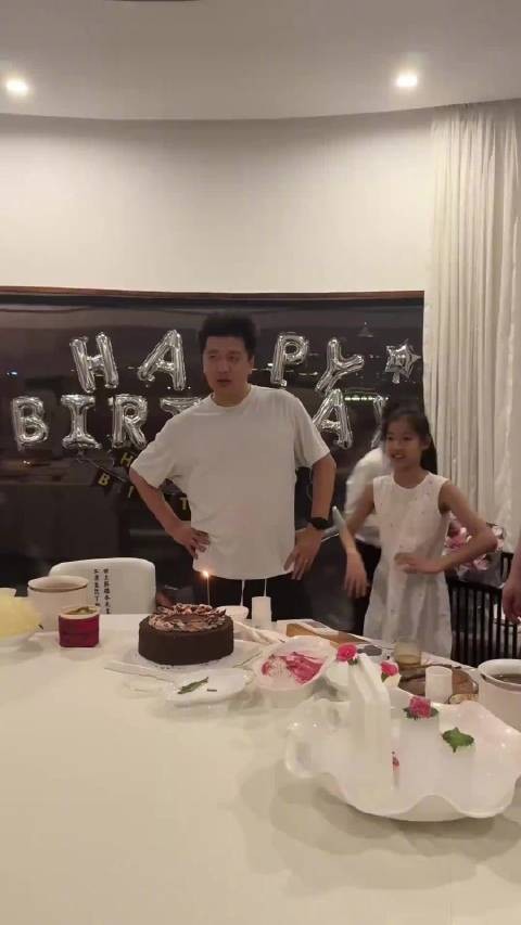 张雪峰女儿发视频说爸爸生日快乐