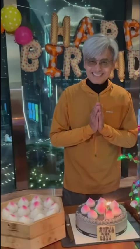 发哥71岁生日快乐，他的生日愿望简单又温馨：「祝大家身体健康！」