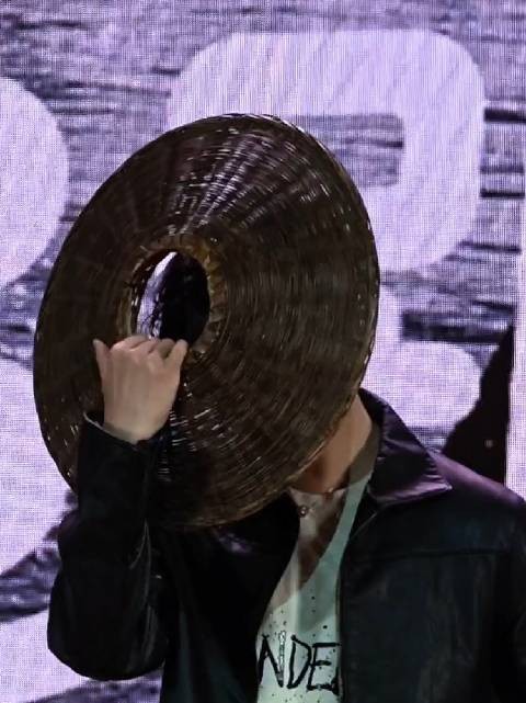 杨洋斗笠届最严厉的父亲来了 人怎么能帅成这样