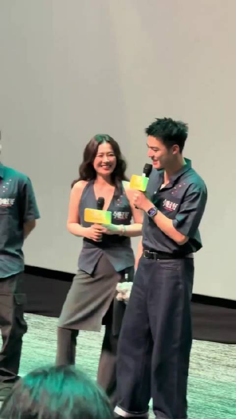 陈昊森成都路演现场说四川话，幸运的女粉丝还摸到了他的腹肌