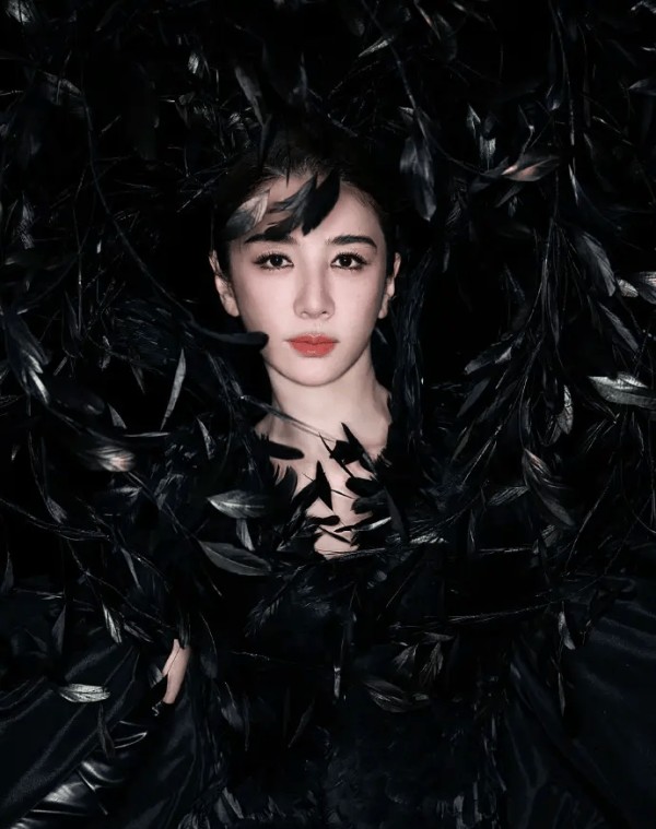 黄奕否认恋情：多年工作伙伴，并无其他