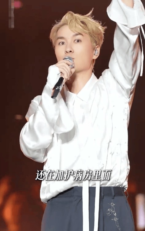 吴克群透露温岚还在ICU，唱《夏天的风》为其加油
