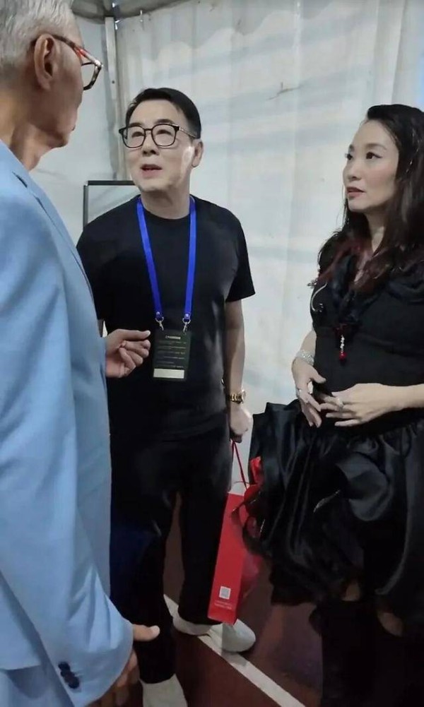 TVB“御用细佬”近照曝光，两度面瘫后遗症引担忧，被指月赚百万