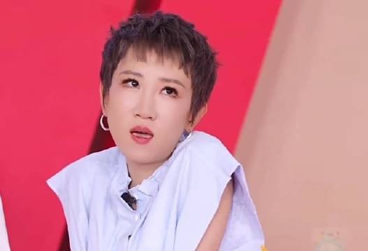 王濛浪姐唱跳走台步,与张踩铃飙东北绕口令