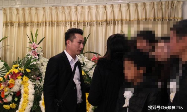 白事管家黄涛与家属交流.jpg