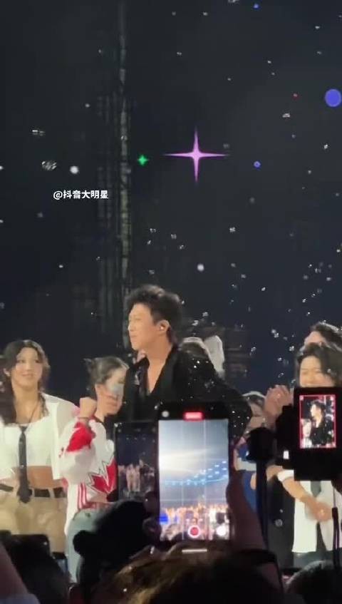 邓超加盟618夏日歌会全开麦献唱