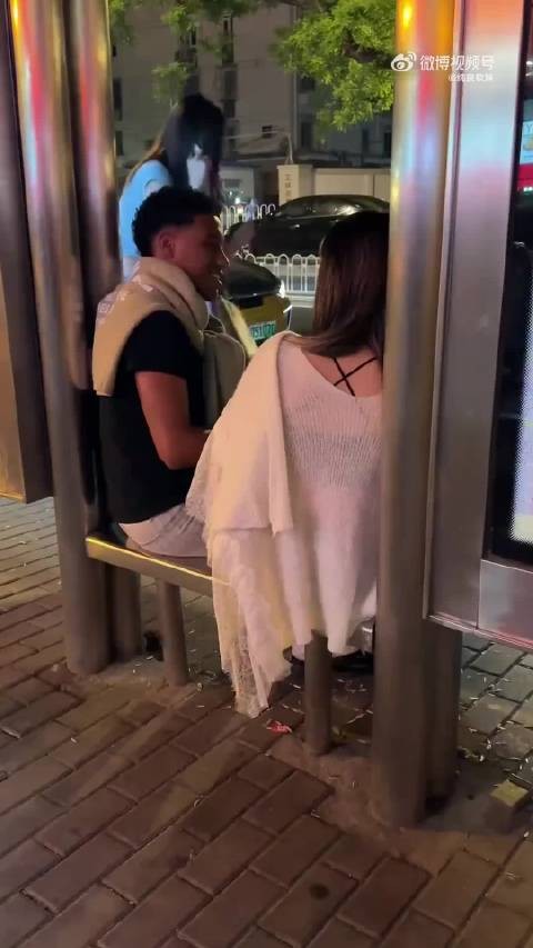 有些女孩就是廉价,为什么这些女孩总是被黑肤小哥轻轻松松拿下呢?