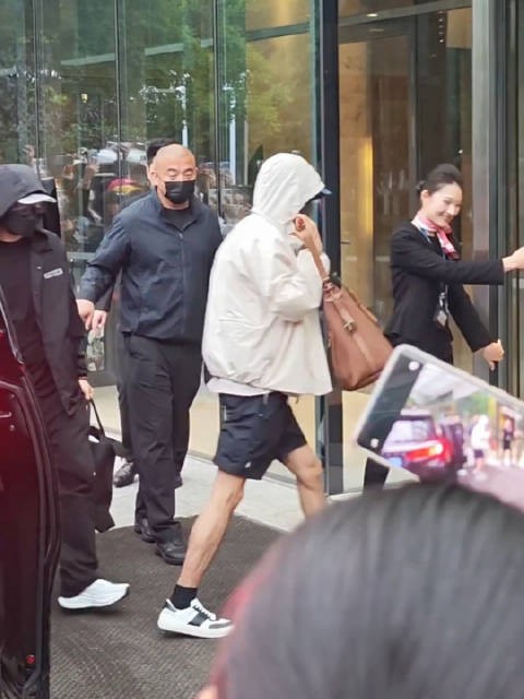 肖战出发参加亚洲电影节