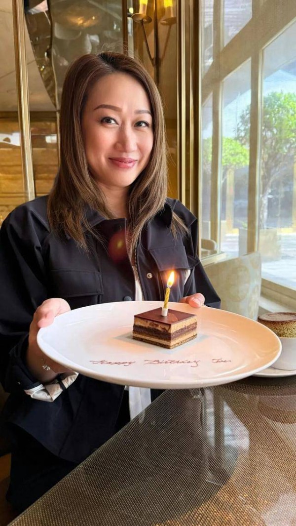 TVB前女星甜蜜结婚5周年，转行卖保险年薪过百万，绿叶变身女强人