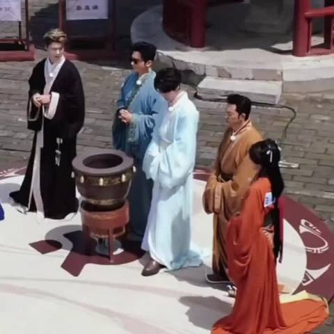 张真源宝宝的好奇心有亿点重