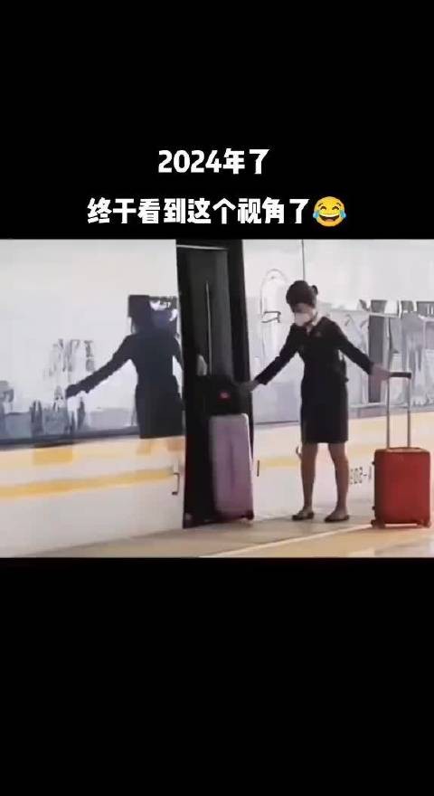 莎莎的箱子感觉很轻，大头的箱子很重！