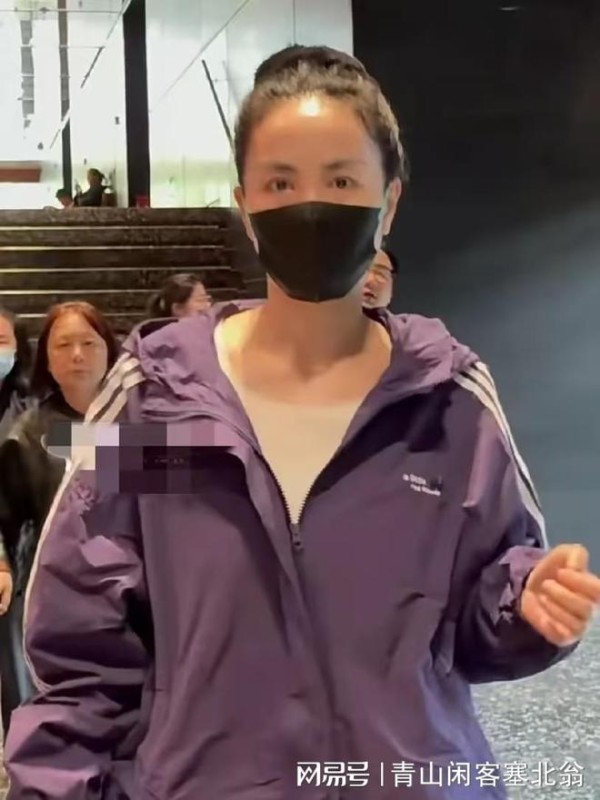 王菲的“没事儿”，是多少成年人学不来的松弛