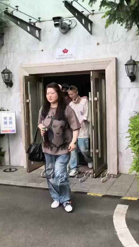 邓超鹿晗结束五哈最后一期录制，粉丝高喊破音