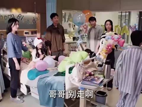 病房生日会小女孩吹灭蜡烛后突然昏迷