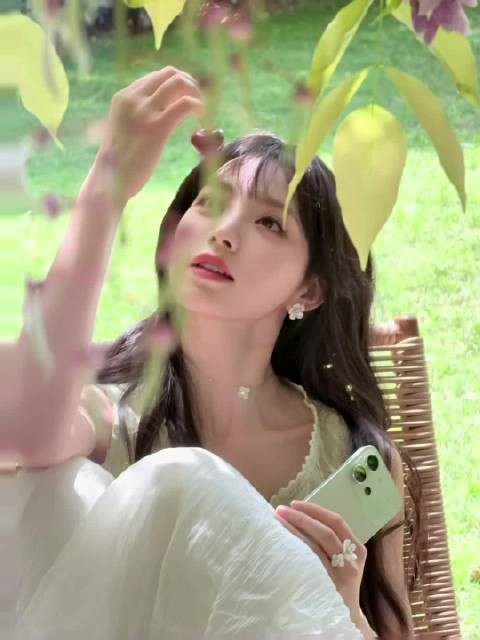 夏日的田曦薇,就像掌管整个水果王国的公主