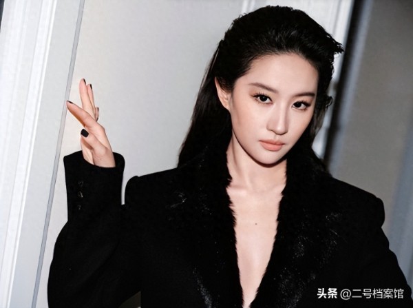 纽约这一夜，38岁刘亦菲用“膀大腰圆”的身材 给内娱审美上了一课