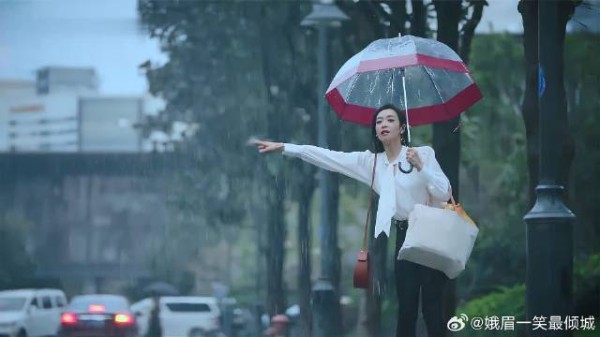 贺繁星顶着大雨来看元宋，还敢说没有爱嘛，小东西