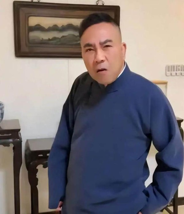 郭德纲在杨议反复“挑衅”下，用寓言故事进行反击，两人彻底翻脸