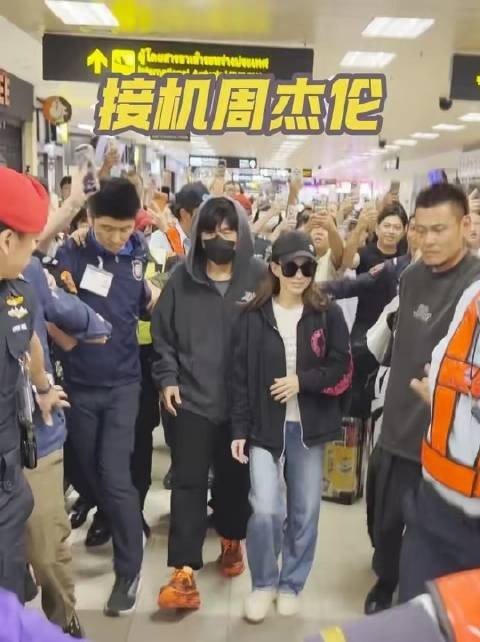 清迈机场盛大迎宾，周杰伦空降现场！第一视角直击接机盛况！