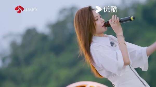 伍珂玥深情演绎粤语版我很快乐
