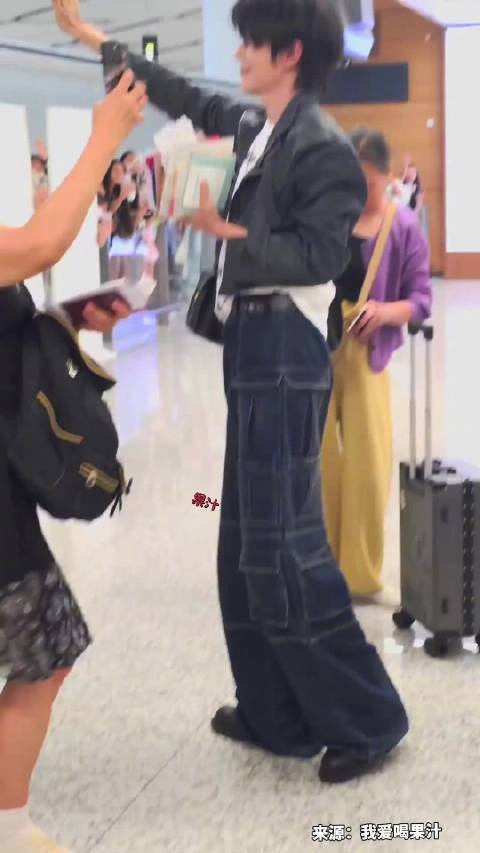 郝熠然出发香港演唱会好期待
